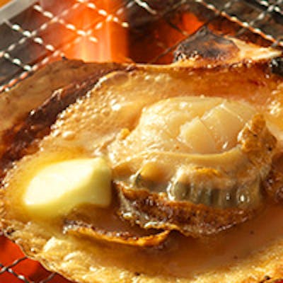 素材の旨味を閉じ込めた炭火マジックをご堪能