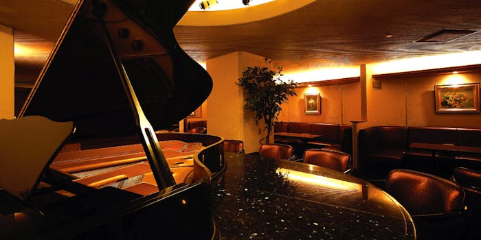 パブ ラウンジ ビーツ パブ ラウンジ ビーツ オオサカシンハンキュウホテル 梅田 ラウンジ 一休 Comレストラン