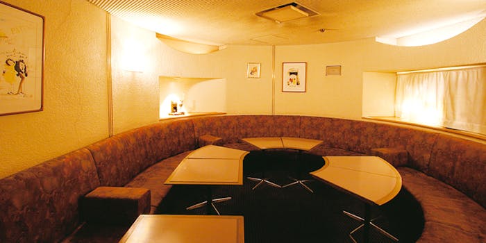 パブ ラウンジ ビーツ パブ ラウンジ ビーツ オオサカシンハンキュウホテル 梅田 ラウンジ 一休 Comレストラン