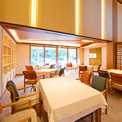 開放感あふれる明るい店内