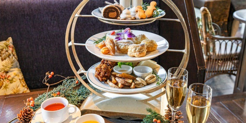 【Christmas Afternoon Tea 2024】クリスマスを彩る3段スタンド＋乾杯酒（12/22～25限定）