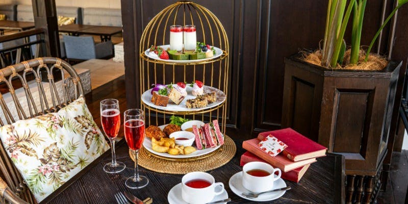 【苺のアフタヌーンティー】苺スイーツの3段スタンド＋乾杯酒＆カフェフリー（平日限定）