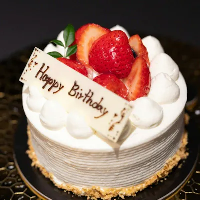 お誕生日や記念日のお祝いにぴったりなホールケーキ