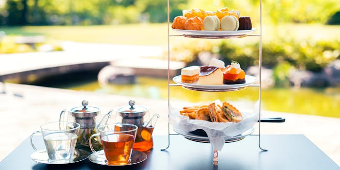 ザ ガーデンオリエンタル 大阪 Afternoon Tea 2時間飲み放題 メインディッシュはローストビーフ 豪華なミールスタンド ランチ プラン メニュー 一休 Comレストラン
