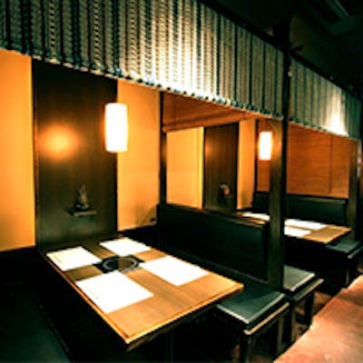 雰囲気のあるモダンな店内