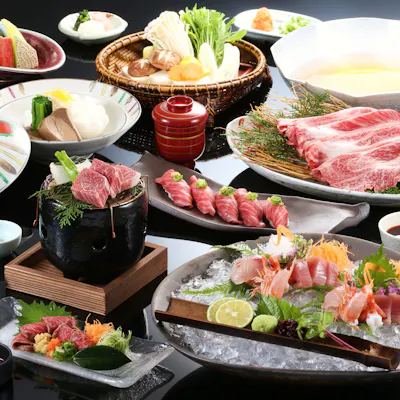 新鮮魚介や但馬牛など、季節限定メニューも