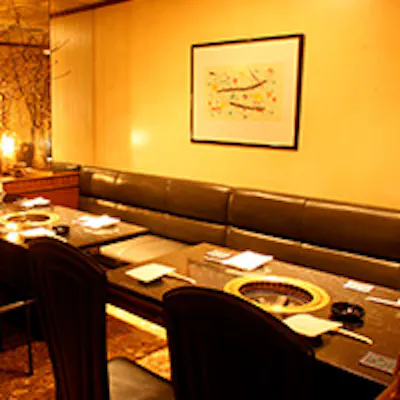 大人の時間を彩るシックな空間
