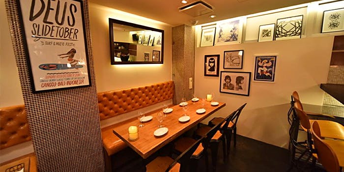 屋根裏のパリ食堂 3枚目