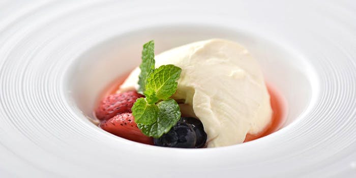 屋根裏のパリ食堂