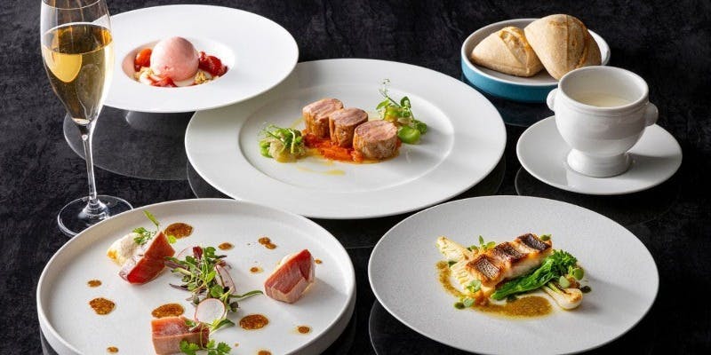 The Garden Brasserie & Bar�^�n�C�A�b�g���[�W�F���V�[�����x�C