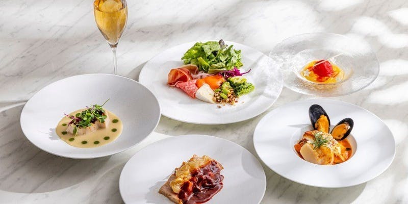 The Garden Brasserie & Bar�^�n�C�A�b�g���[�W�F���V�[�����x�C