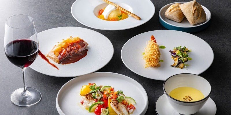 The Garden Brasserie & Bar�^�n�C�A�b�g���[�W�F���V�[�����x�C