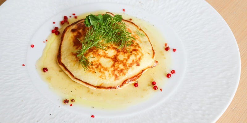 【海の輝き】前菜は白身魚とクレープのサラダ 、メインディッシュは魚料理など全4品