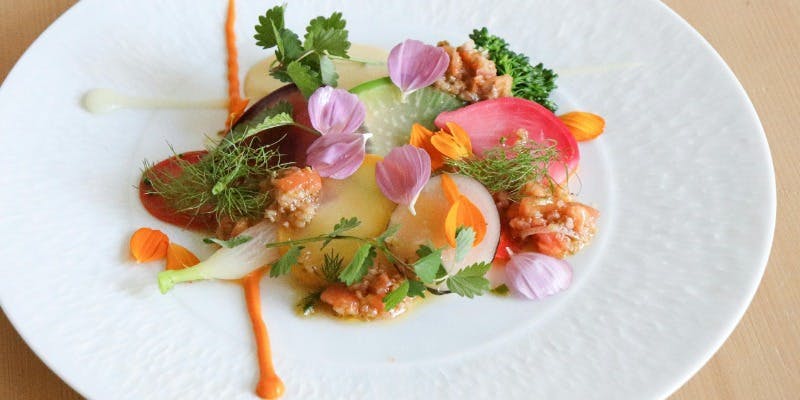 【海と大地のマリアージュ】前菜はサーモンのリエットのサラダ、真フグや牛肉のステーキ　全5品