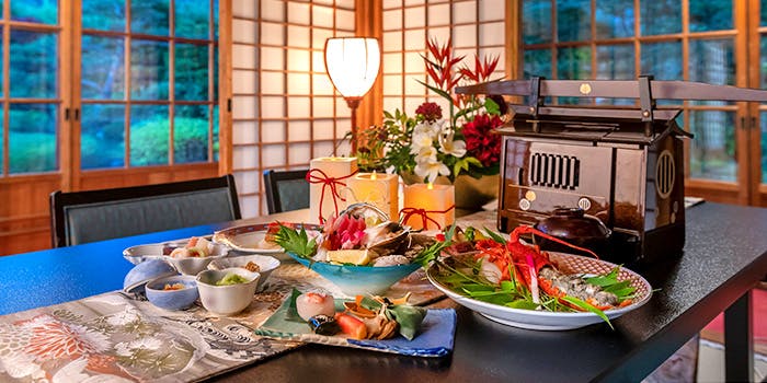 旧伊達伯爵邸 鍾景閣 仙台箪笥料理 箪笥料理ミニ 本格伊達箪笥会席膳から2品減らして食べやすく致しました ディナー プラン メニュー 一休 Comレストラン