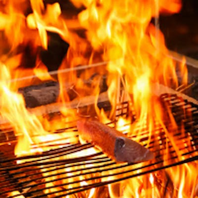 土佐の伝統技法・わら焼きで味わう新鮮な鰹