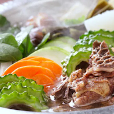 沖縄を味わえる栄養満点の薬膳鍋