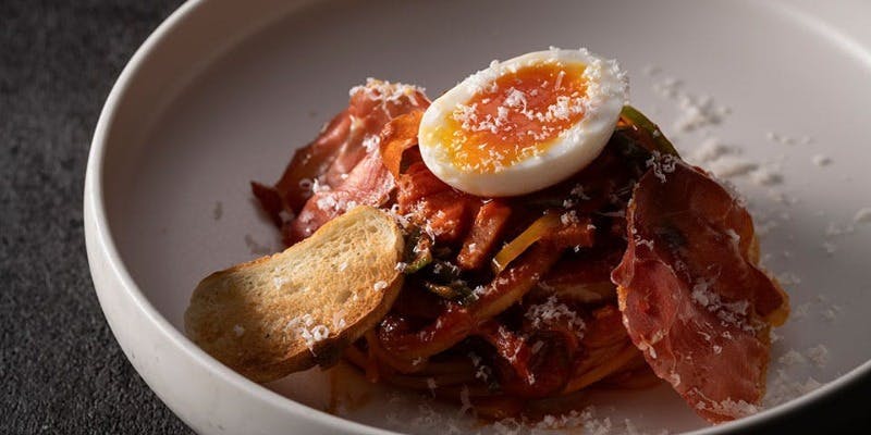 【能勢おうはん玉子と生ハムのローストを添えた　ピペラードパスタ】＋ミニブッフェ付（90分制）