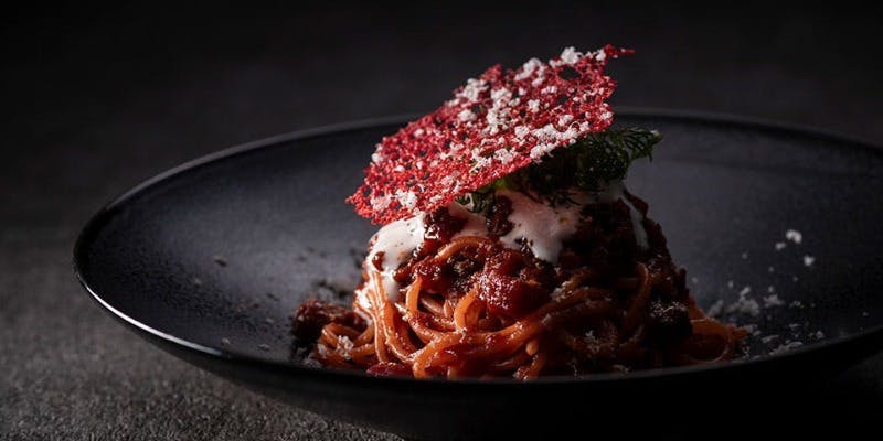 【なにわ黒牛とビーツのラグーパスタ　サワークリームのアクセントと共に】＋ミニブッフェ付（90分制）