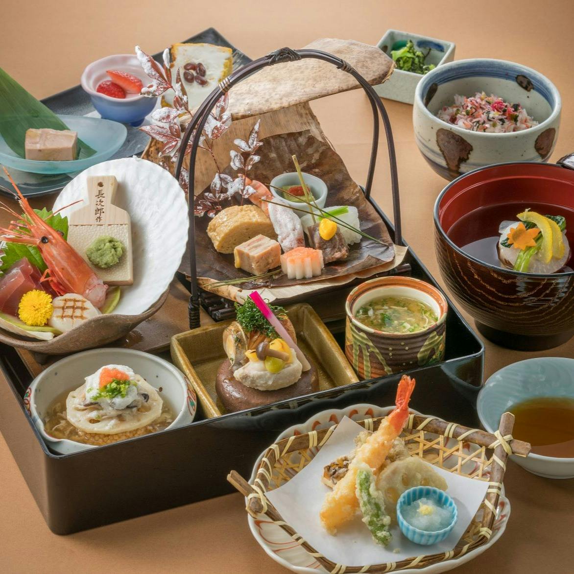 和食レストラン 穂のはな／ホテルアソシア豊橋 【穂のはな弁当】大箱、揚物、食事など ランチ プラン(11300802