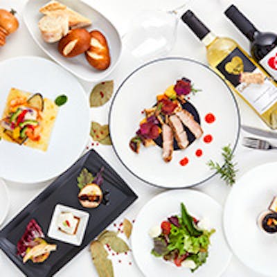 地産地消の食材にこだわった多彩なメニュー、美しいひと時を優雅に堪能する