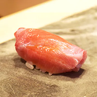 矜持あふれる本格江戸前鮨に舌鼓