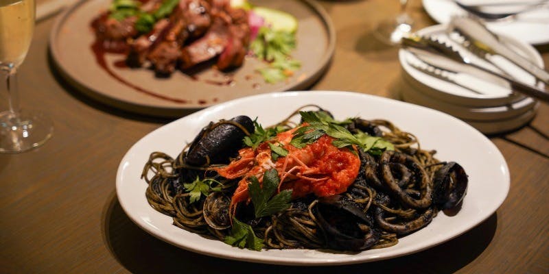 【カジュアルセット】選べるサラダやパスタ＋乾杯酒＆食後のカフェ（平日限定）