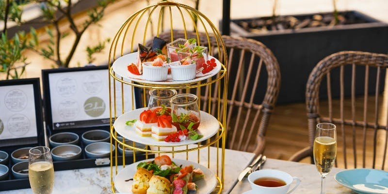 【苺のアフタヌーンティー】3段スタンドのスイーツ＆セイボリー＋カフェフリー（平日限定）