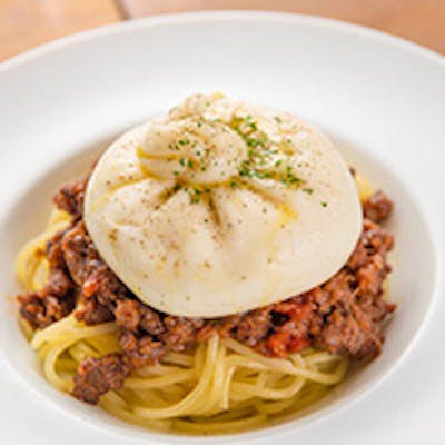 店内併設のチーズ工房で作る自家製チーズ