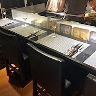 カウンターはシェフズテーブル気分で