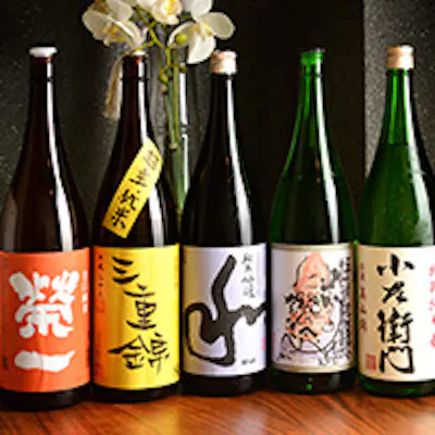 日本酒は常時10種類以上の取り揃え