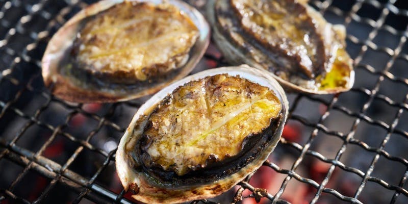 【薪焼き　鮑ディナーコース】＋食前酒＋プチギフト付き