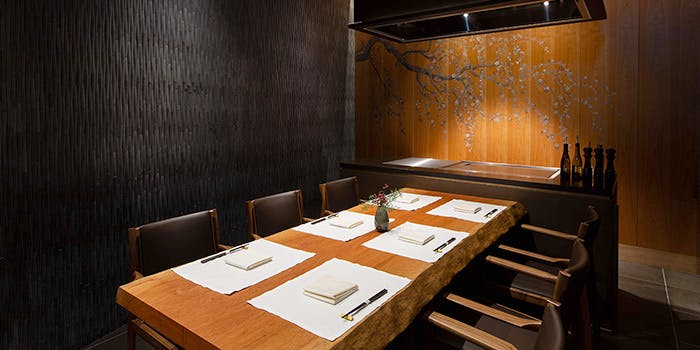 セルリアンタワー東急ホテル内の鉄板焼が楽しめるおすすめレストラントップ1 一休 Comレストラン
