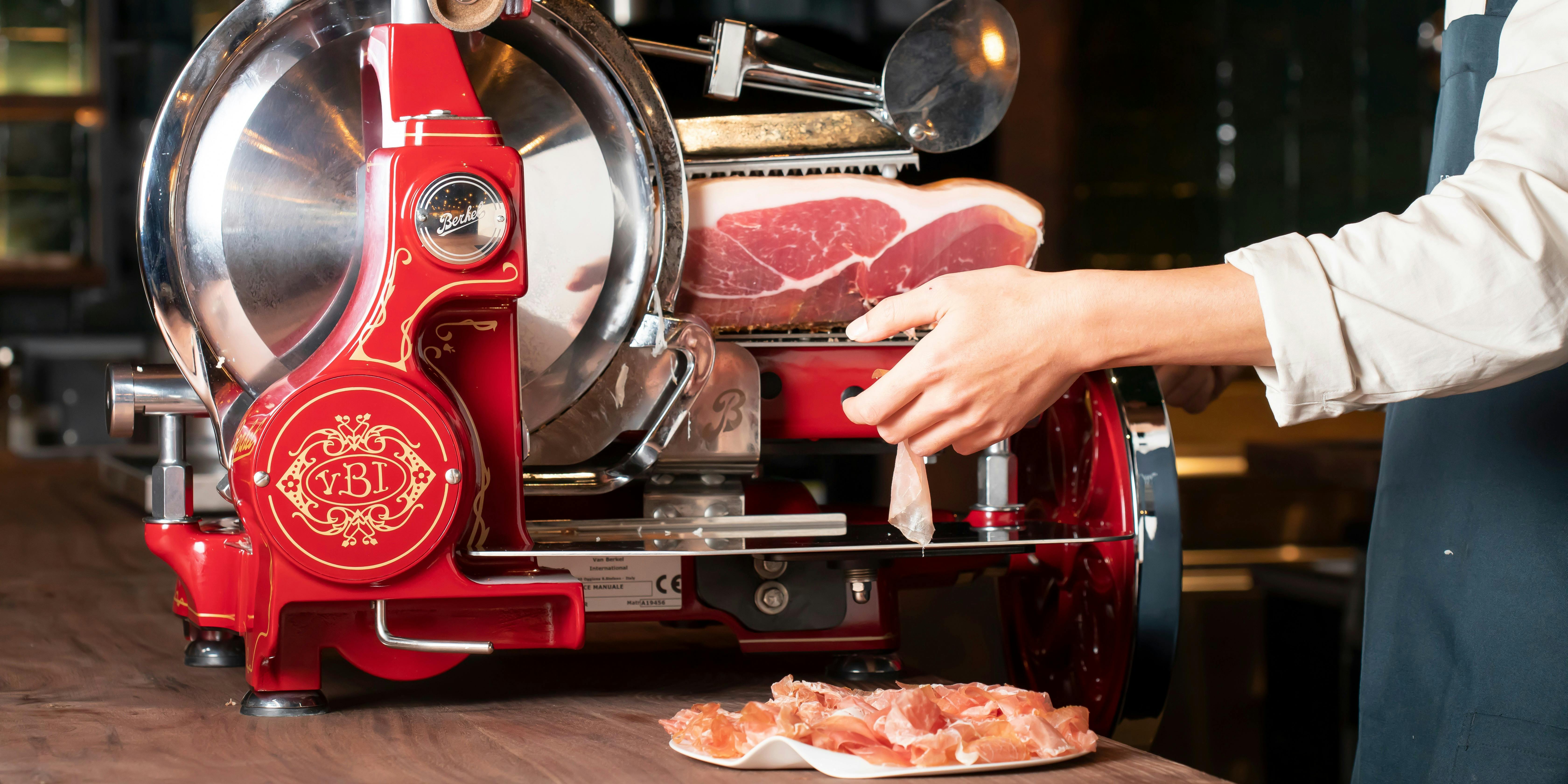 ERUTAN RESTAURANT BAR