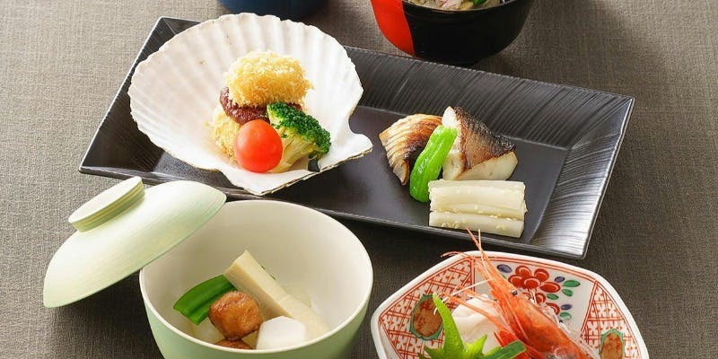 【宴プラン　10000円】飲み放題付！先付・吸物・造りなど主菜は旬の焼魚の7品の会席＋主菜は牛肉陶板焼き