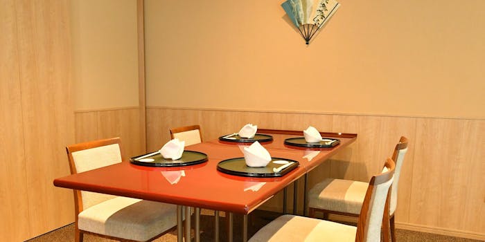 日本料理 大和屋さんげん 大阪梅田ヒルトンプラザ ウエスト 銀杏コース 季節の口取り お造り盛合せ 蟹クリームコロッケなどを松花堂弁当で 2名 個室可 ランチ プラン メニュー 一休 Comレストラン