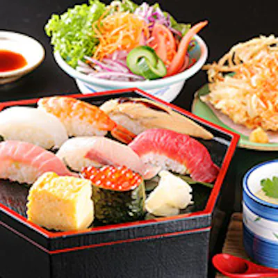 四季折々の食材を織り交ぜた素材を活かした逸品をご提供いたしております