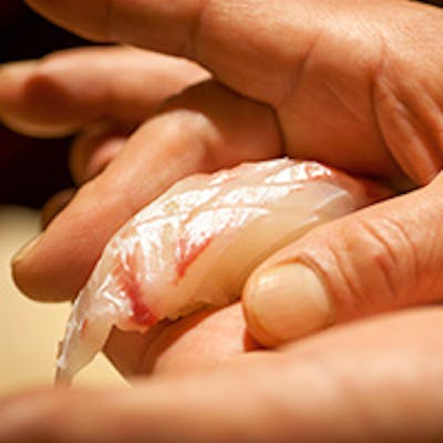 季節の食材にひと手間かけた寿司をご堪能