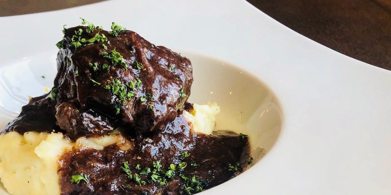 ドン マンジョーネ ディ ナポリ（【旧店名】イル ポモドリーノ）