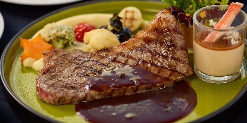 【平日限定ハーフブッフェ付き／Xmasランチ2025】国産牛サーロイングリル＋30食限定（ランチ終了までOK）