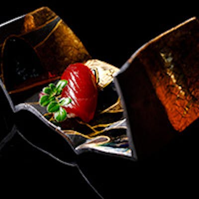 空間、花、器、料理が見事に一体化した至高のおもてなしで、日本文化の本質を堪能