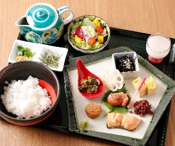 サラダ 和食日和 おさけと 大門浜松町 Okaimonoモール レストラン サラダ 和食日和 おさけと 大門浜松町 Okaimonoモール レストラン