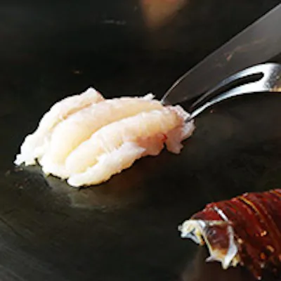 全席目の前でシェフが調理、気軽にステーキを楽しむひととき
