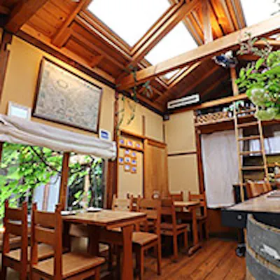 緑に囲まれた落ち着いた空間