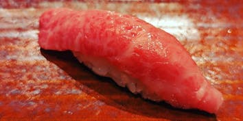 【上杉　贅沢コース】オリジナルの牛寿司と米沢牛焼肉など - 米沢牛上杉 銀座本店