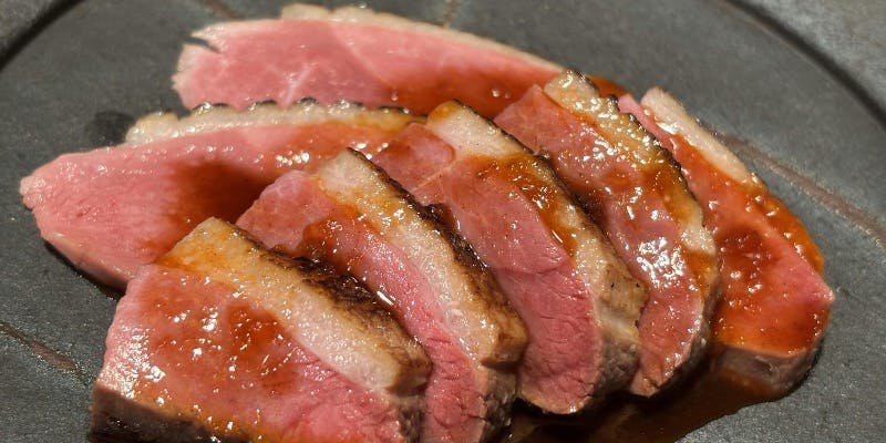 【京鴨ステーキ】京鴨ユッケ・鮮馬刺し・旬野菜サラダ・天ぷら・鴨飯など　8品