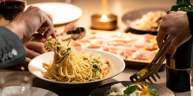 【2025Xmas】メインは国産牛フィレ、前菜やトリュフポテト、デザートの4皿カジュアルプラン＋乾杯酒付