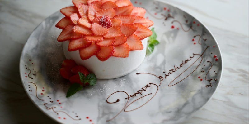 【DINNER】ANNIVERSARYホールケーキ＆乾杯シャンパン付・季節の前菜やパスタ、メインは黒毛和牛 全6皿