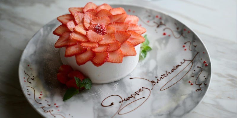 【LUNCH】ANNIVERSARYホールケーキ付、メインディッシュが選べるランチコース 全4皿