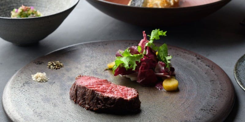 【月替わりディナーコース】里山食材や銘柄肉他コース全7品＋乾杯シャンパン1杯付き